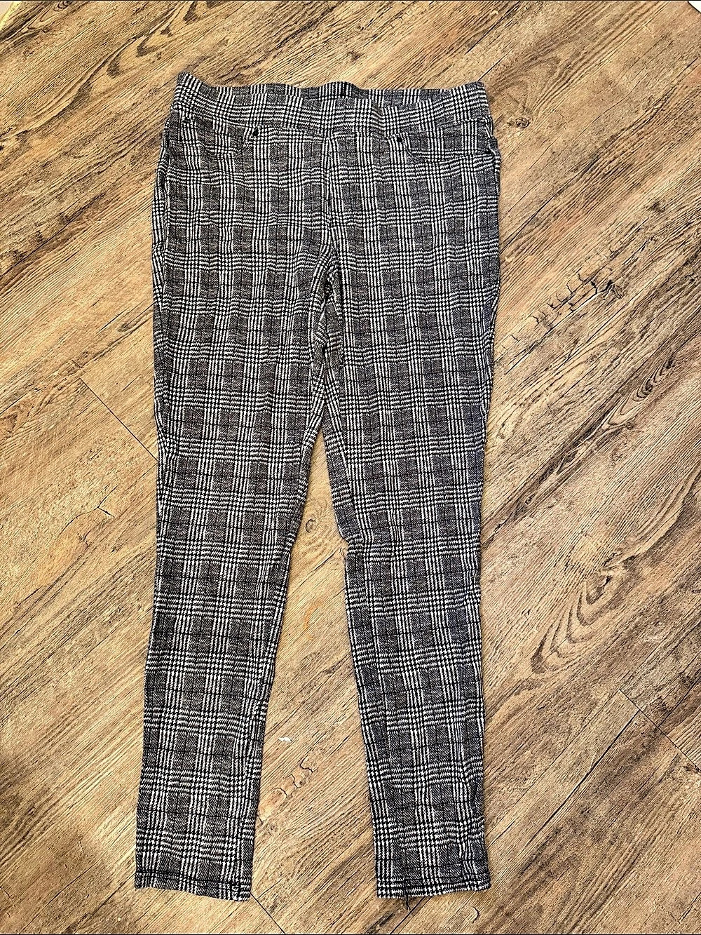 Seven7 Pull On Legging Plaid Pull-On Leggings in Gray & Black Size Large